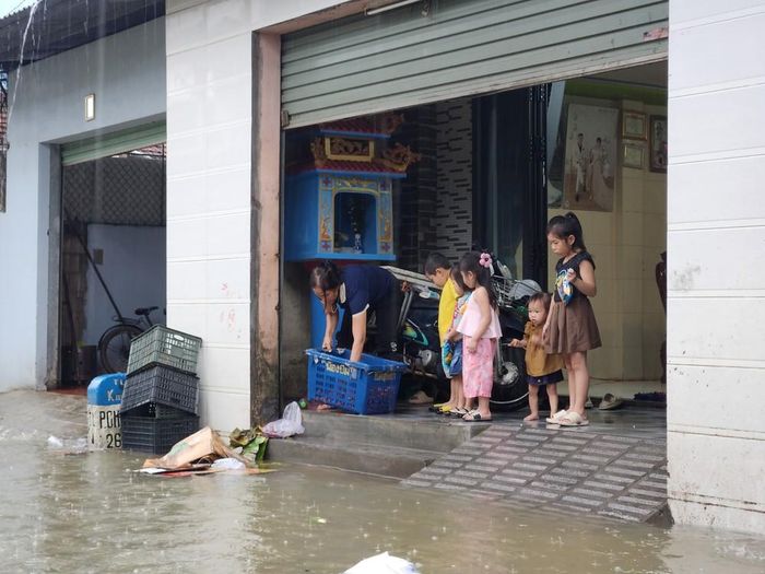 Cuộc sống người dân bị xáo trộn vì ảnh hưởng bão số 1