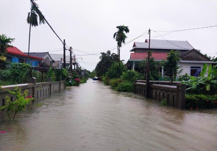 Xã Quảng Phú, huyện Quảng Điền ngập trong nước với mức nước từ 0,4-0,8m