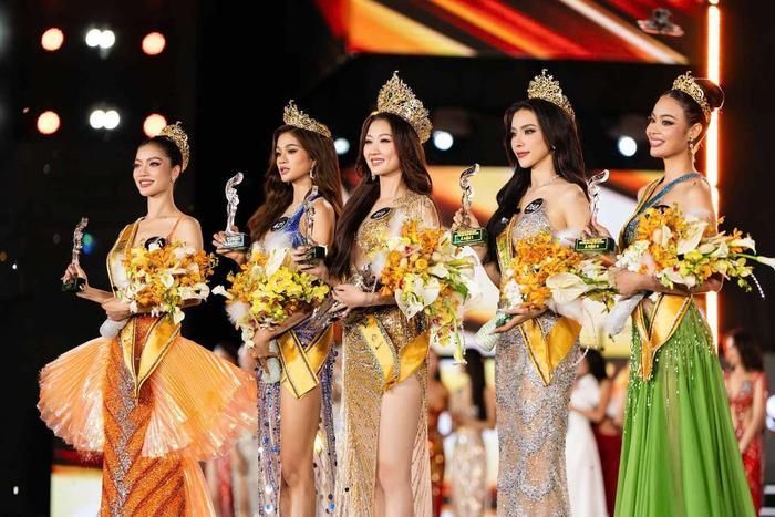 Trong năm 2024, các cuộc thi hoa hậu diễn ra một cách nhạt nhòa, thiếu sức hút. Miss Grand Vietnam vốn là đấu trường nhan sắc tạo hiếu ứng sôi nổi nhưng cũng trôi qua một cách trống vắng, đầy rẫy thị phi. (Ảnh: BTC)