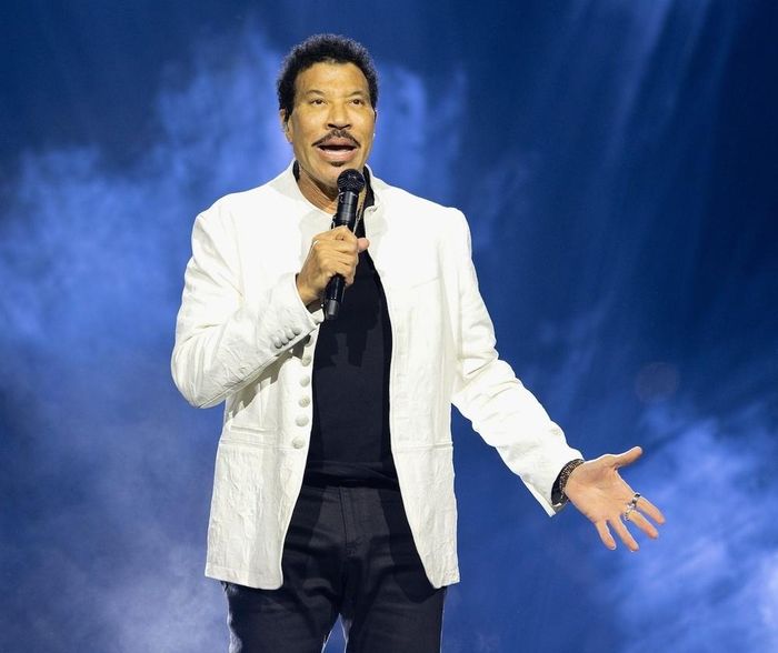 Lionel Richie biểu diễn trong chuyến lưu diễn