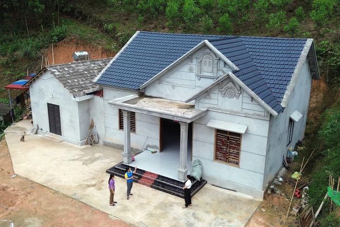 Được hỗ trợ 50 triệu đồng cùng sự giúp đỡ của cộng đồng, gia đình chị Triệu Thị Hương ở xã Ngọc Mỹ, huyện Võ Nhai, có điều kiện xây nhà mới kiên cố. Ảnh: Trần Việt - TTXVN