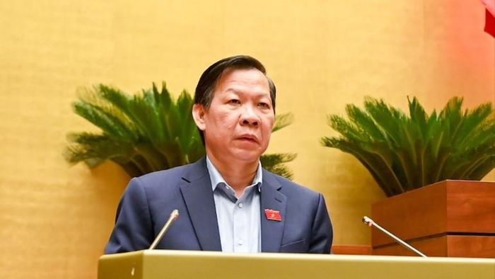  Ông Phan Văn Mãi, Chủ nhiệm Ủy ban Kinh tế-Tài chính của Quốc hội, báo cáo việc tiếp thu, giải trình và chỉnh lý dự thảo Luật Quản lý và đầu tư vốn Nhà nước tại doanh nghiệp. (Ảnh: DUY LINH) 