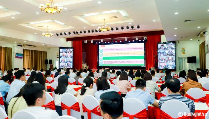 Quang cảnh hội nghị tại điểm cầu chính của tỉnh Nghệ An chiều 14/6. Ảnh: Thành Duy