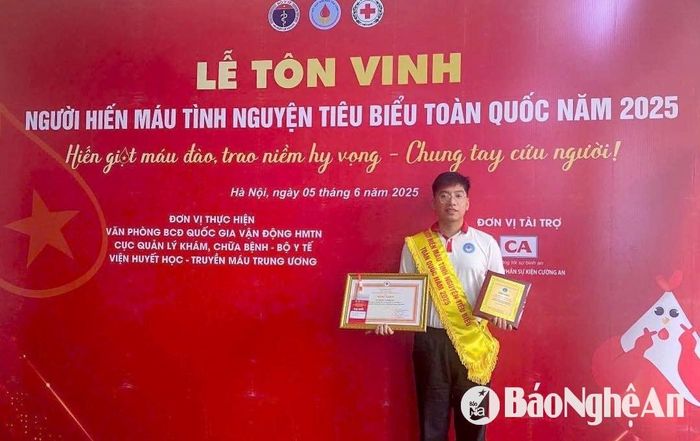 Anh Nguyễn Trường Sơn là 1 trong 2 đại diện tỉnh Nghệ An tham gia tại Lễ tôn vinh "Người hiến máu tình nguyện tiêu biểu toàn quốc năm 2025". Ảnh: NVCC