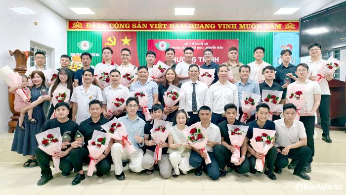 Trung tâm Huyết học - Truyền máu Nghệ An tổ chức Chương trình Gặp mặt người hiến tiểu cầu tiêu biểu năm 2025. Ảnh: Diệp Thanh