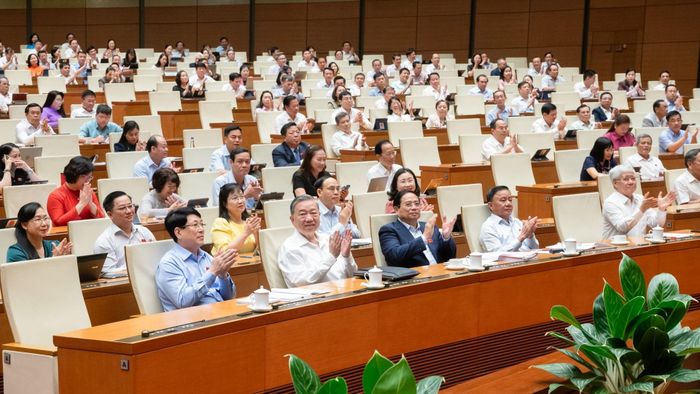 Các đồng chí lãnh đạo Đảng, Nhà nước cùng các đại biểu Quốc hội tham dự phiên họp sáng 16-6. Ảnh: Quochoi.vn
