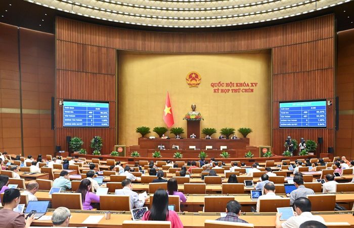 Các đại biểu Quốc hội biểu quyết thông qua Luật Nhà giáo sáng 16-6. Ảnh: Quochoi.vn