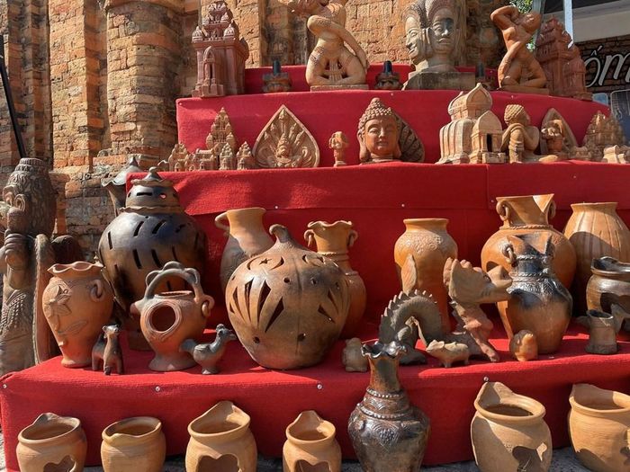 Sản phẩm gốm Chăm Bàu Trúc Ninh Thuận