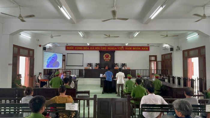 Toàn cảnh phiên tòa.