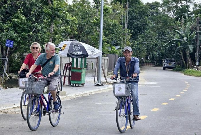 Cử tri phường Thủy Biều kiến nghị cần đầu tư hệ thống điện chiếu sáng đường Bùi Thị Xuân đoạn từ cầu Long Thọ đến khu vực Lương Quán nhằm tạo điều kiện cho người dân và khách du lịch lưu thông vào ban đêm