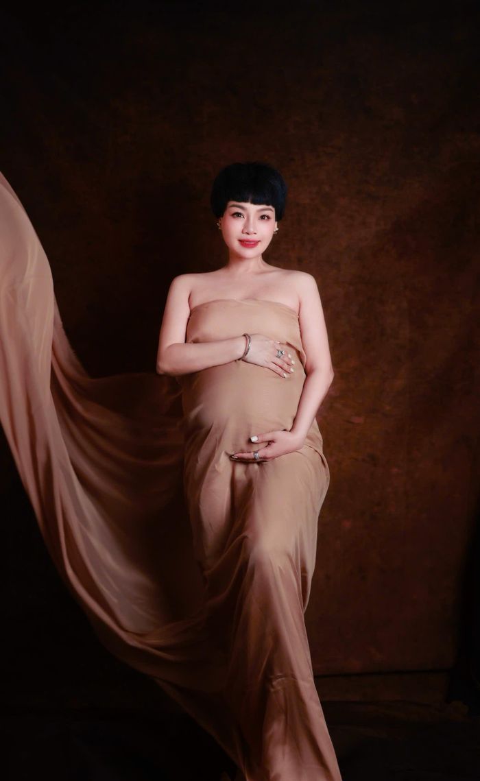 Ngọc Khuê hạnh phúc với lần mang thai thứ 2. Ảnh: NVCC