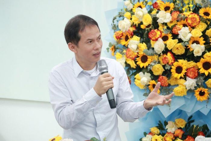 Nhà thơ Trần Lê Khánh