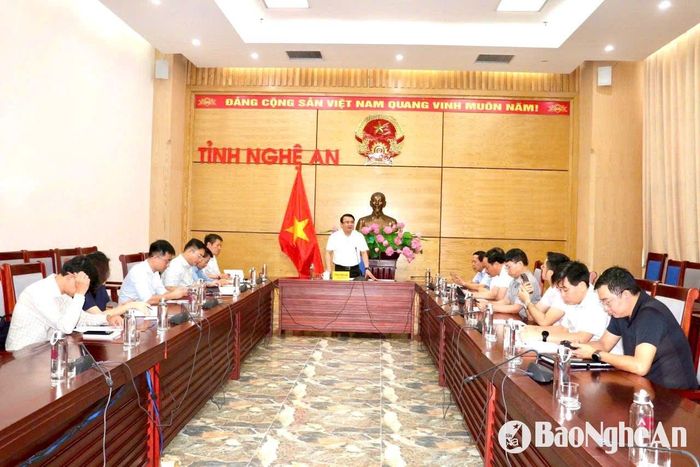 UBND tỉnh tổ chức cuộc họp bàn giải pháp đẩy nhanh tiến độ dự án. Chủ trì cuộc họp có đồng chí Phùng Thành Vinh - Phó Chủ tịch UBND tỉnh. Ảnh: Phú Hương