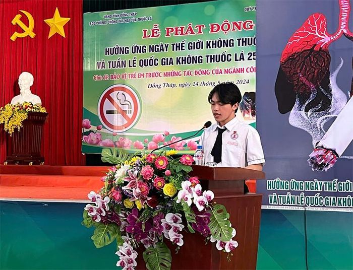 Đại diện học sinh Trường THPT TP Cao Lãnh (TP Cao Lãnh) phát biểu hưởng ứng Ngày Thế giới không thuốc lá (31/5) và Tuần lễ Quốc gia không thuốc lá năm 2025