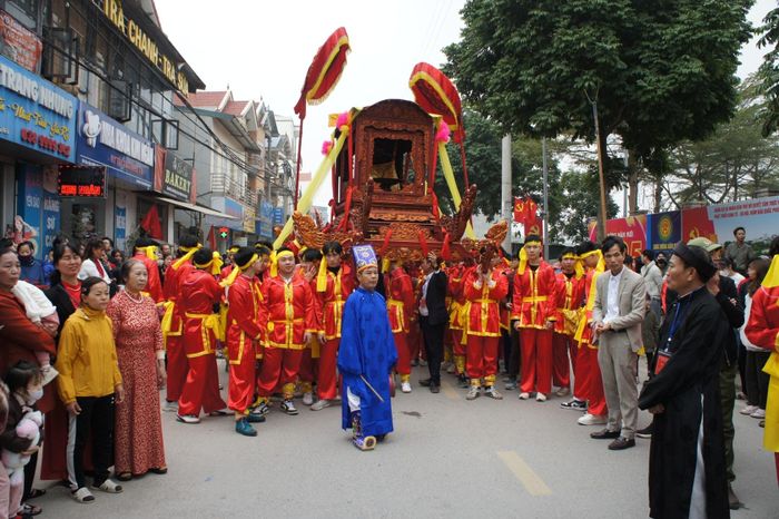 Lễ rước Đức Thánh Lý Nam Đế trong lễ hội làng Di Trạch (Hoài Đức, Hà Nội) năm 2025, về cơ bản vẫn giữ được các nghi lễ giống như cách đây 1 thế kỷ.