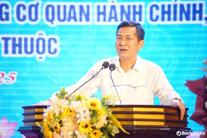 Giám đốc Sở Giáo dục và Đào tạo Thái Văn Thành phát biểu tại hội nghị. Ảnh: Mỹ Hà