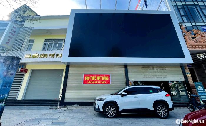 Một cửa hàng đóng cửa trên đường Hồ Tùng Mậu, TP. Vinh. Ảnh: P.V