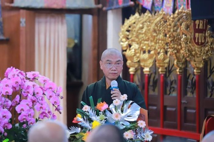 Thượng tọa Thích Trí Thanh báo cáo tổng kết công tác Phật sự nhiệm kỳ X