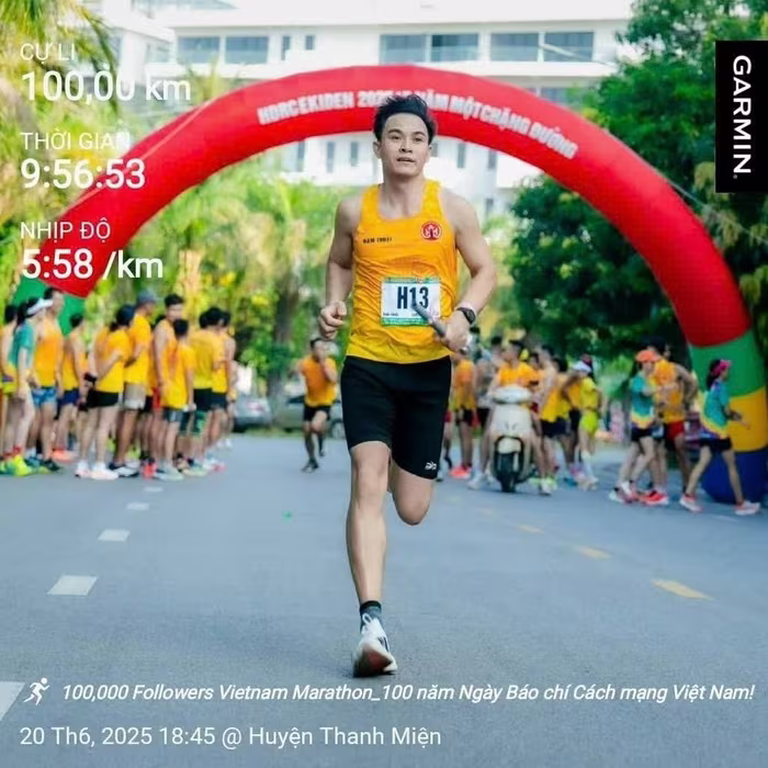 Đàm Thoại đã chạy 100km để chào mừng ngày Báo chí Cách mạng Việt Nam và 100 nghìn follow của fanpage Vietnam Marathon