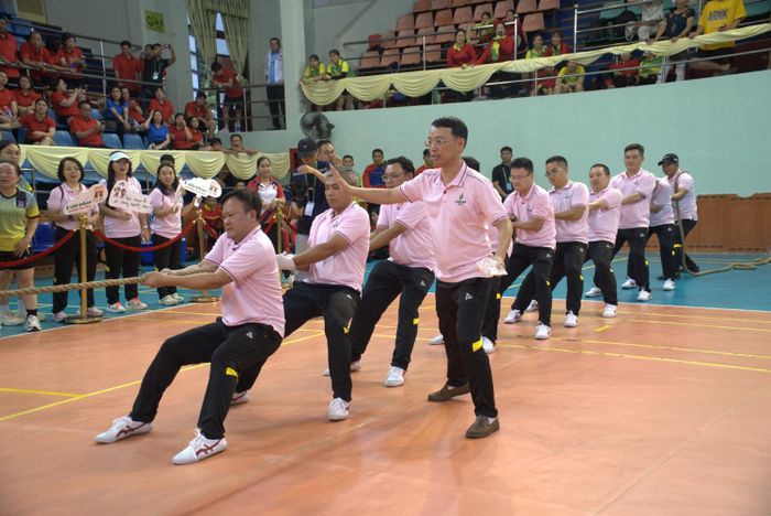 Nội dung thi đấu môn kéo co nam và nữ.