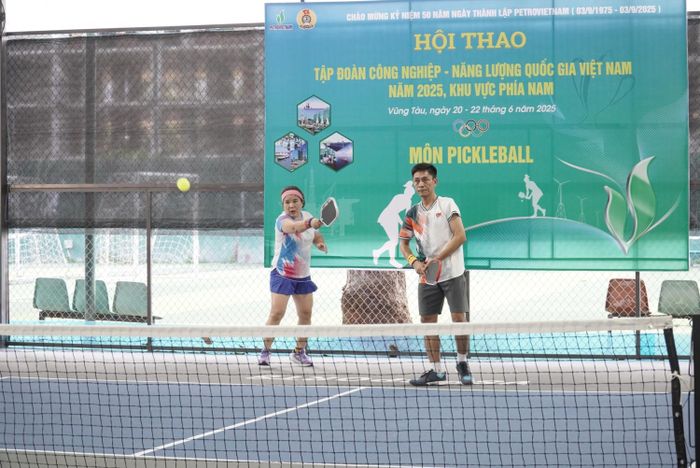 Các vận động viên tham gia môn thi đấu pickleball.