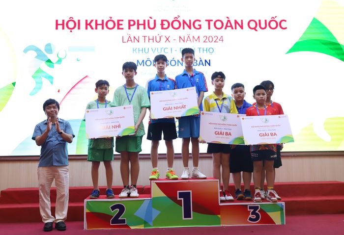 VĐV Vũ Tuấn Đạt và Dương Đức Phúc nhận Huy Chương Vàng đôi nam HKPĐ toàn quốc lần thứu X, năm 2024
