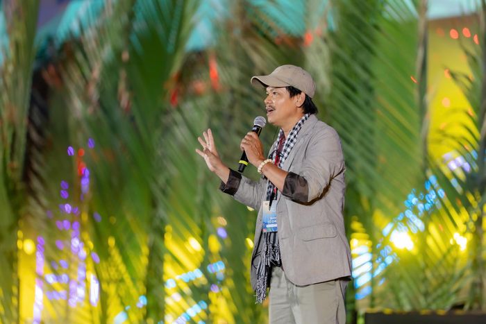 Đạo diễn Hoàng Duẩn