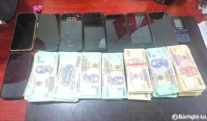 Tang vật vụ án đánh bạc bị thu giữ. Ảnh tư liệu: Văn Hậu