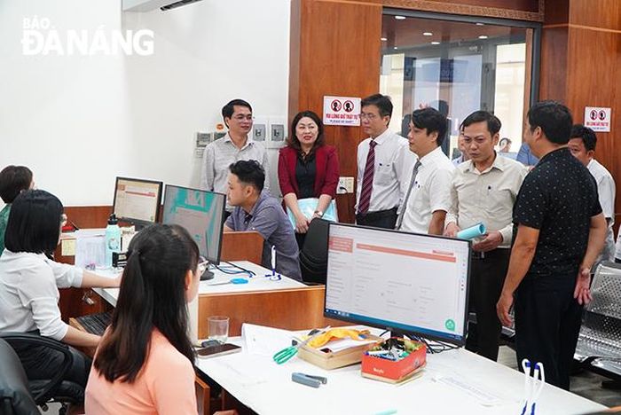 Vận hành thử nghiệm Trung tâm phục vụ hành chính công phường Tam Kỳ. Ảnh: TRỌNG HUY
