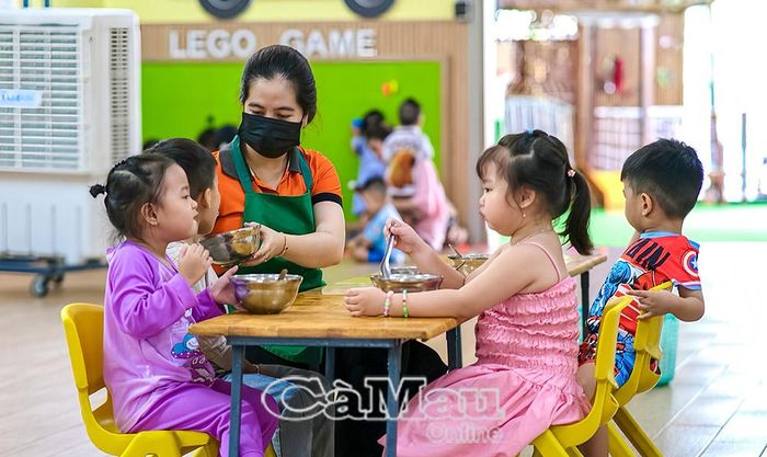 Chế độ dinh dưỡng cho trẻ trong dịp hè được các trường mầm non tư thục đặc biệt quan tâm.