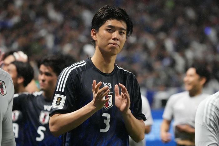 Takai đầu quân Tottenham.
