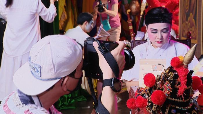 Người tham gia workshop chụp hát Tuồng