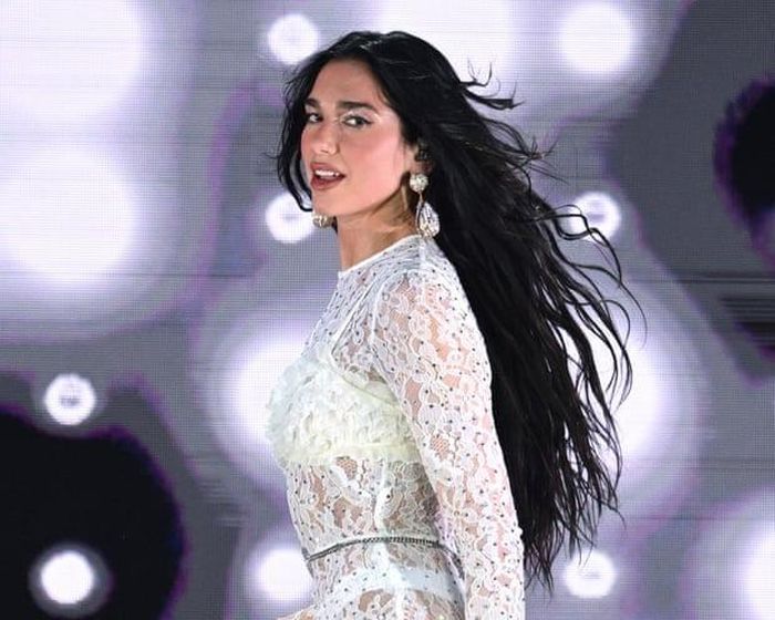 Dua Lipa rực rỡ trên SVĐ Wembley