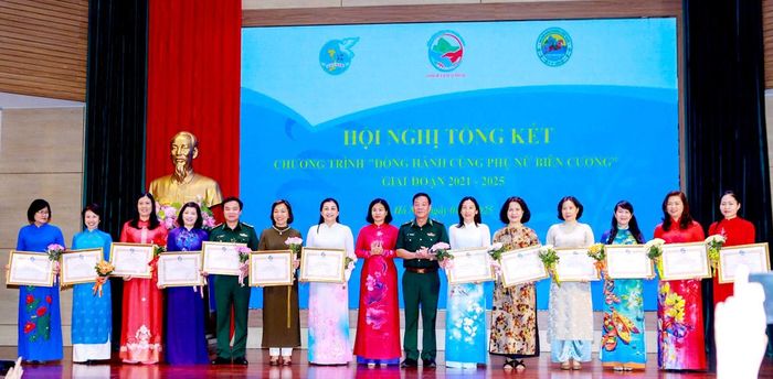 Hội Liên hiệp Phụ nữ tỉnh nhận Bằng khen của Trung ương Hội Liên hiệp Phụ nữ Việt Nam trong thực hiện Chương trình “Đồng hành cùng phụ nữ biên cương”, giai đoạn 2021 - 2025.