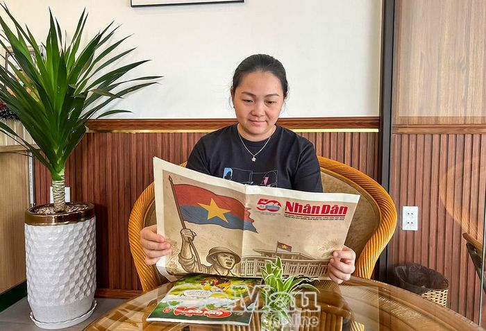Chị Lê Kiều Phương chia sẻ, sắp tới chị muốn triển khai ý tưởng mở quầy báo nhỏ trước cửa quán cà phê nhà mình để các anh chị, cô chú ghé quán có thể đọc báo, góp phần giữ thói quen đọc báo giấy.