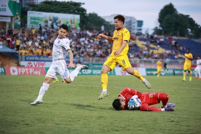 SLNA hạ Bình Dương 3-2 để vào chung kết. Ảnh: VPF