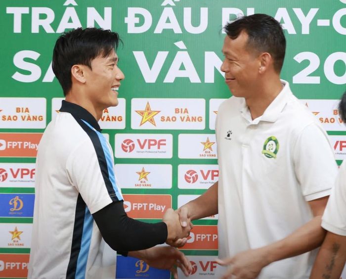 Bùi Tiến Dũng và Tấn Trường có thể là những người sẽ quyết định số phận trận play-off. Ảnh: TTBP