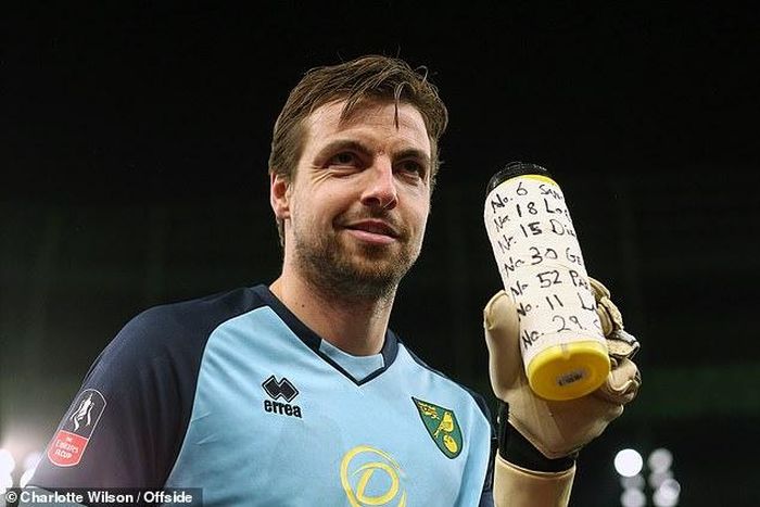 Tim Krul và "tài liệu mật" giúp anh cản 11m thành công