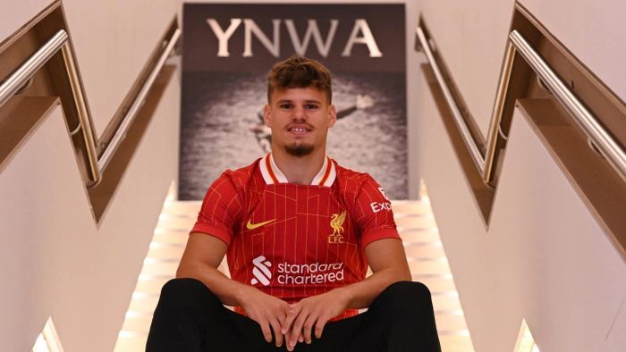 Liverpool ra mắt tân binh Kerkez. Ảnh: liverpoolfc.com 