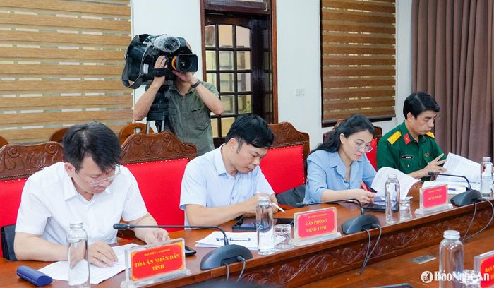 Đại diện lãnh đạo các cơ quan trong khối Nội chính tham dự hội nghị giao ban. Ảnh: Phạm Bằng