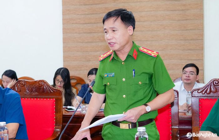 Đồng chí Đại tá Nguyễn Duy Thanh - Phó Giám đốc Công an tỉnh phát biểu tại hội nghị. Ảnh: Phạm Bằng