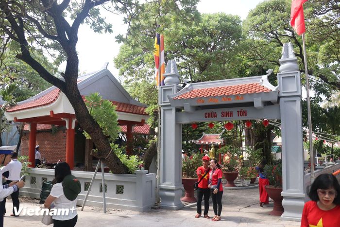  Chùa Đá Tây A, chùa Sinh Tồn và chùa Trường Sa, là những chùa mà đoàn công tác trên "Chuyến tàu Đại đoàn kết" viếng thăm. (Ảnh: Huy Khánh/Vietnam+) 
