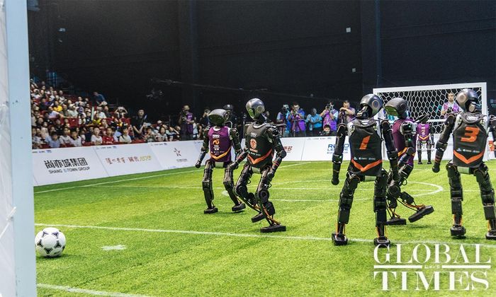 Trận chung kết giải bóng đá robot ROBO League đã kết thúc vào tối 28/6 tại Bắc Kinh, Trung Quốc. Ảnh: Thời báo Hoàn cầu