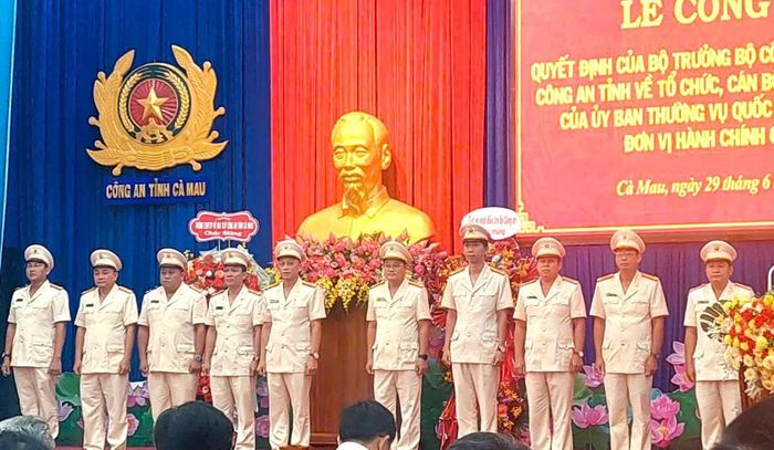 Bộ máy mới của Công an tỉnh Cà Mau có 28 phòng trực thuộc, 9 Công an phường, 55 Công an xã và 1 Đồn Công an.