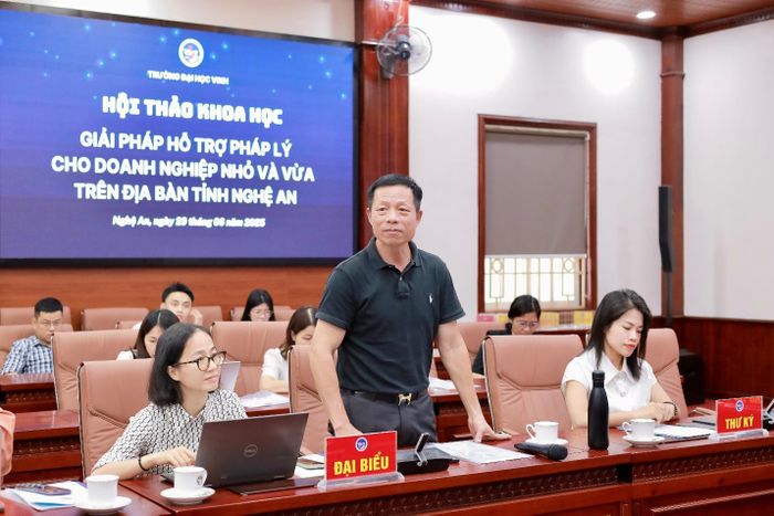 TS. Đinh Ngọc Thắng - Hiệu trưởng Trường Khoa học Xã hội & Nhân văn phát biểu tại Hội thảo