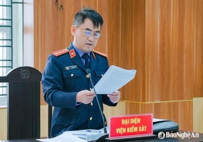 Đại diện Viện Kiểm sát tại phiên tòa sơ thẩm xét xử Hoàng Công Lộc. Ảnh: Xuân Sơn