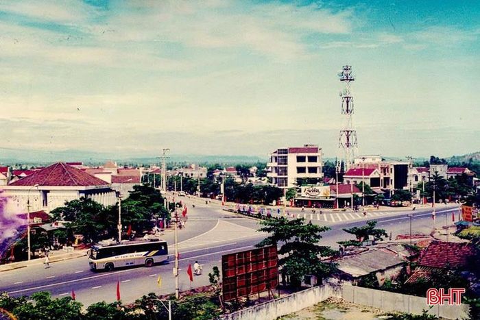  Ngã ba thị xã Hồng Lĩnh những ngày đầu thành lập. Ảnh tư liệu 