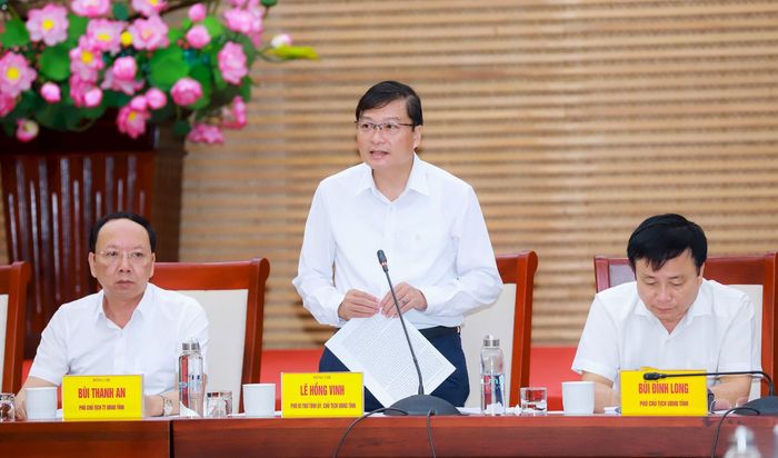 Đồng chí Lê Hồng Vinh - Phó Bí thư Tỉnh ủy, Chủ tịch UBND tỉnh phát biểu tại phiên họp thường kỳ tháng 6/2025. Ảnh: Thành Duy