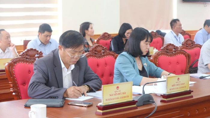 Đại diện các ban của HĐND tỉnh Lâm Đồng tham dự phiên họp