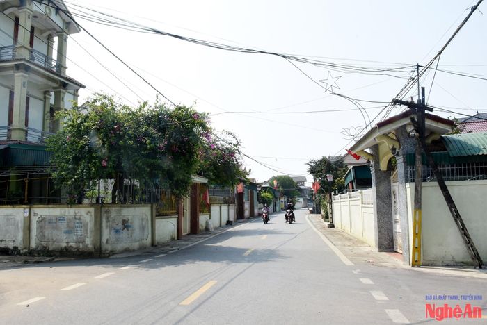 Tất cả các tuyến đường ở Giáo xứ Bến Đén, xã Đức Châu đều được rải nhựa và bê tông. Ảnh: Công Kiên